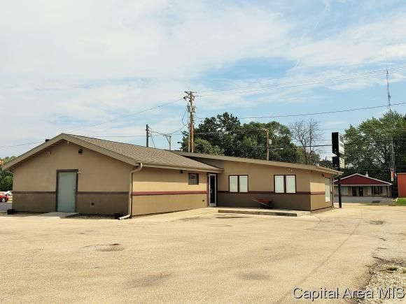 562 N Henderson St, Galesburg, IL 61401